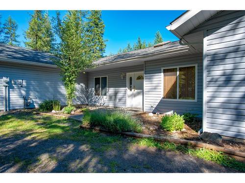 2222 Jenisa Road, Castlegar, BC - Outdoor