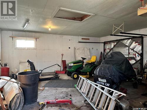 637 6Th Street, Humboldt, SK - Indoor Photo Showing Garage