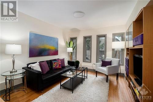 Family Room overlooking the yard - 474 Sunnyside Avenue, Ottawa, ON - Indoor Photo Showing Other Room