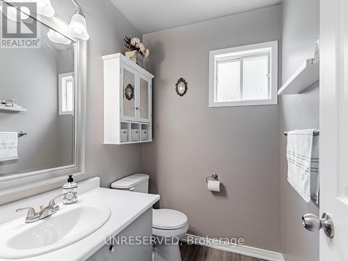 36 Engel Crescent, Barrie (Letitia Heights), ON - Indoor Photo Showing Bathroom