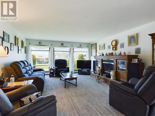 41 Bayview Crescent, Osoyoos, BC - Indoor Photo Showing Living Room With Fireplace