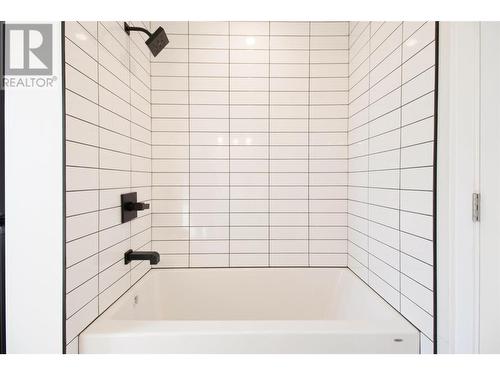 402 Kildonan Avenue, Enderby, BC - Indoor Photo Showing Bathroom