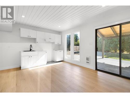 402 Kildonan Avenue, Enderby, BC - Indoor Photo Showing Kitchen