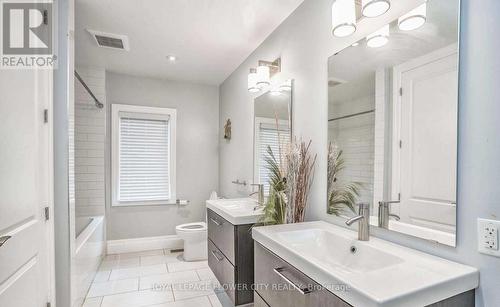 502 Henry Street, Woodstock, ON - Indoor Photo Showing Bathroom