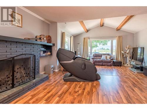 3990 Senger Road, Kelowna, BC - Indoor Photo Showing Living Room With Fireplace