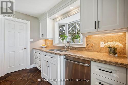 1910 18Th Side Road, New Tecumseth, ON - Indoor Photo Showing Kitchen With Double Sink