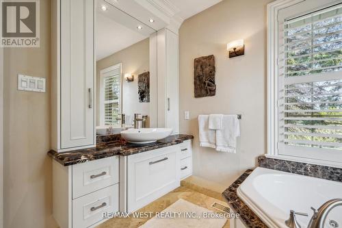 1910 18Th Side Road, New Tecumseth, ON - Indoor Photo Showing Bathroom