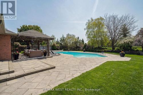 1910 18Th Side Road, New Tecumseth, ON - Outdoor With In Ground Pool With Backyard