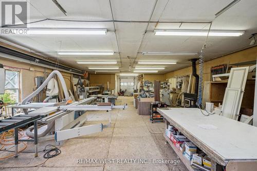 1910 18Th Side Road, New Tecumseth, ON - Indoor Photo Showing Garage