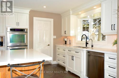 1910 18Th Side Road, New Tecumseth, ON - Indoor Photo Showing Kitchen With Upgraded Kitchen