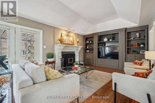 1910 18Th Side Road, New Tecumseth, ON - Indoor Photo Showing Living Room With Fireplace