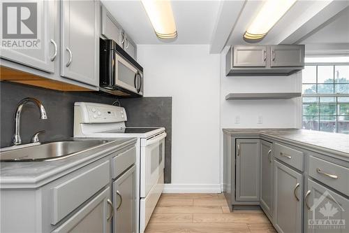 174 Columbus Avenue, Ottawa, ON - Indoor Photo Showing Kitchen