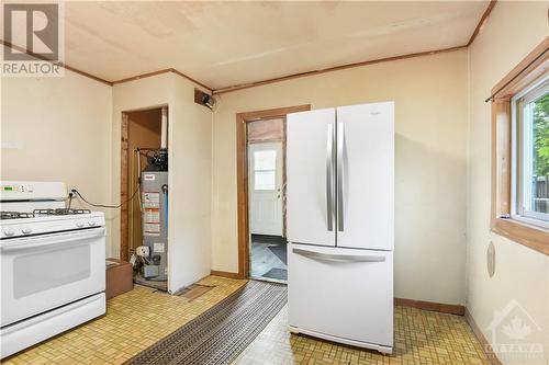 42 Montague Street, Smiths Falls, ON - Indoor Photo Showing Kitchen