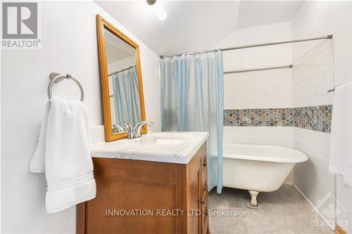 42 Montague Street, Lanark, ON - Indoor Photo Showing Bathroom