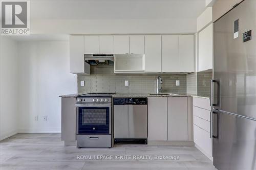 1106 - 120 Varna Drive Drive, Toronto (Englemount-Lawrence), ON - Indoor Photo Showing Kitchen With Stainless Steel Kitchen