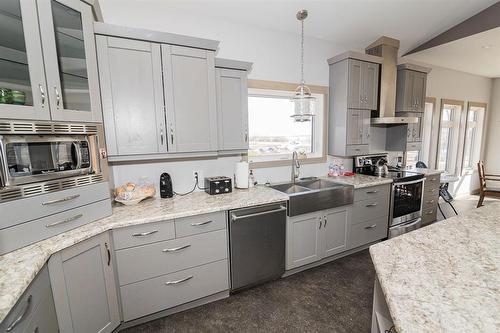 31051 31 Road W, Dufferin, MB - Indoor Photo Showing Kitchen With Double Sink