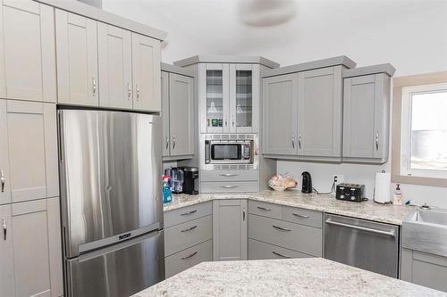 31051 31 Road W, Dufferin, MB - Indoor Photo Showing Kitchen With Stainless Steel Kitchen With Upgraded Kitchen