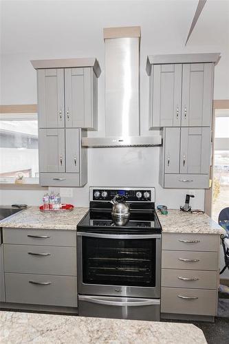 31051 31 Road W, Dufferin, MB - Indoor Photo Showing Kitchen