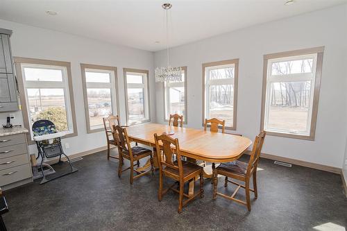 31051 31 Road W, Dufferin, MB - Indoor Photo Showing Dining Room