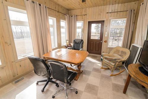 31051 31 Road W, Dufferin, MB - Indoor Photo Showing Office