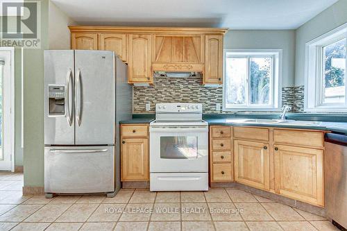 22 Dogwood Drive, Tillsonburg, ON - Indoor Photo Showing Kitchen With Double Sink