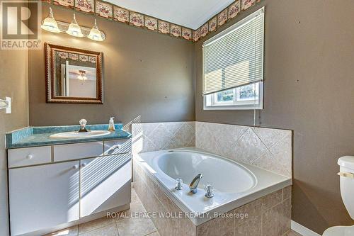 22 Dogwood Drive, Tillsonburg, ON - Indoor Photo Showing Bathroom