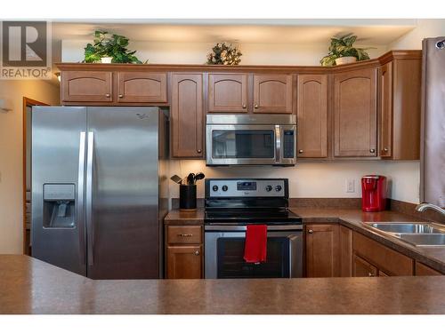 1717 Koocanusa Lake Drive, Lake Koocanusa, BC - Indoor Photo Showing Kitchen With Double Sink