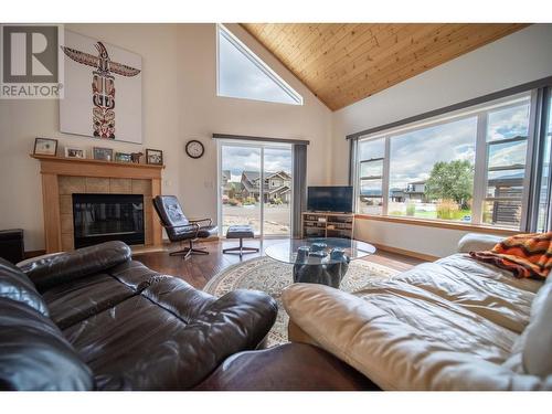 1717 Koocanusa Lake Drive, Lake Koocanusa, BC - Indoor Photo Showing Living Room With Fireplace