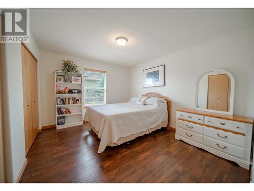 1717 Koocanusa Lake Drive, Lake Koocanusa, BC - Indoor Photo Showing Bedroom