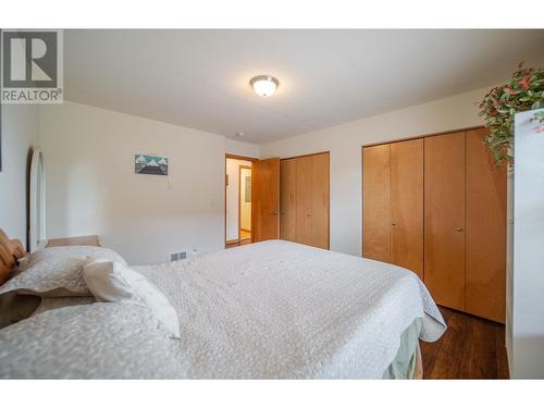 1717 Koocanusa Lake Drive, Lake Koocanusa, BC - Indoor Photo Showing Bedroom