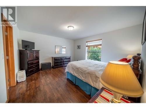 1717 Koocanusa Lake Drive, Lake Koocanusa, BC - Indoor Photo Showing Bedroom