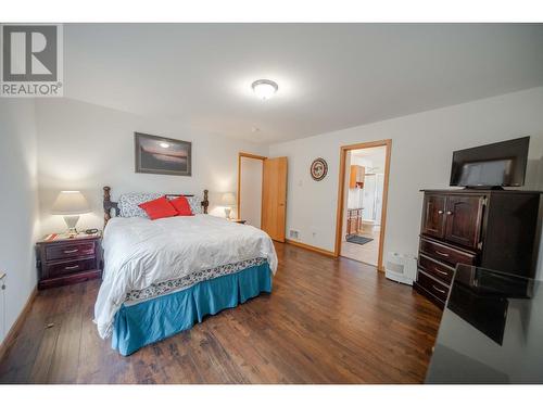 1717 Koocanusa Lake Drive, Lake Koocanusa, BC - Indoor Photo Showing Bedroom