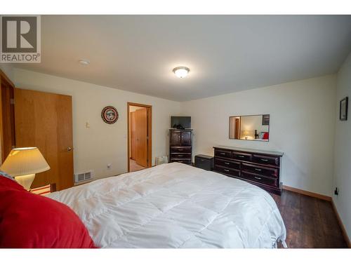 1717 Koocanusa Lake Drive, Lake Koocanusa, BC - Indoor Photo Showing Bedroom