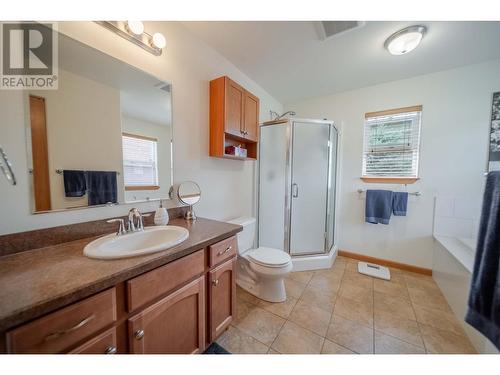 1717 Koocanusa Lake Drive, Lake Koocanusa, BC - Indoor Photo Showing Bathroom