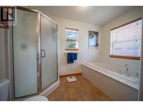 1717 Koocanusa Lake Drive, Lake Koocanusa, BC - Indoor Photo Showing Bathroom