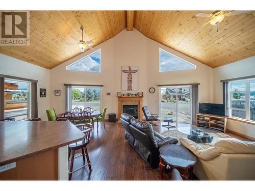 1717 Koocanusa Lake Drive, Lake Koocanusa, BC - Indoor Photo Showing Living Room With Fireplace