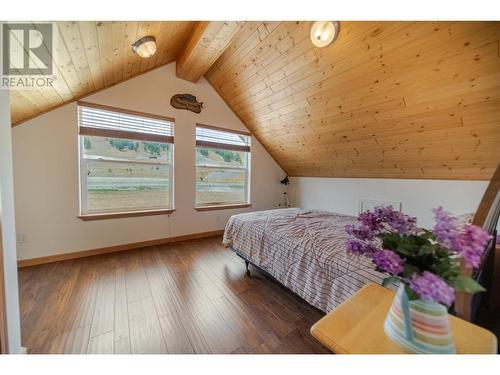 1717 Koocanusa Lake Drive, Lake Koocanusa, BC - Indoor Photo Showing Bedroom