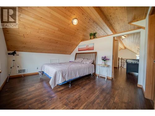 1717 Koocanusa Lake Drive, Lake Koocanusa, BC - Indoor Photo Showing Bedroom