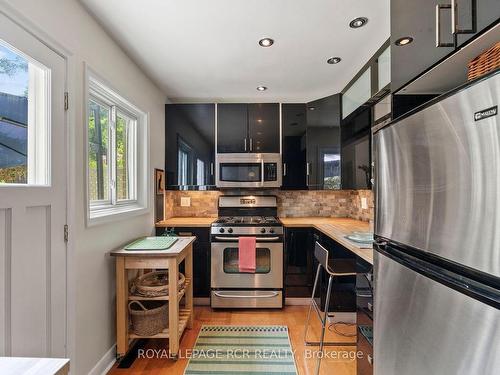 7 Kentucky Ave, Toronto, ON - Indoor Photo Showing Kitchen