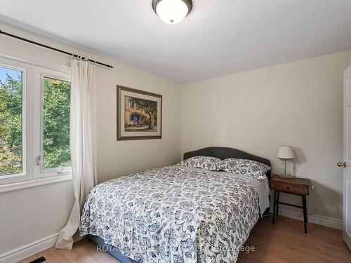 7 Kentucky Ave, Toronto, ON - Indoor Photo Showing Bedroom