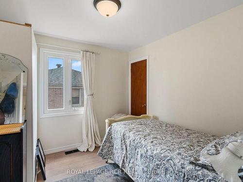 7 Kentucky Ave, Toronto, ON - Indoor Photo Showing Bedroom