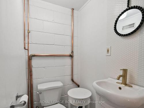 7 Kentucky Ave, Toronto, ON - Indoor Photo Showing Bathroom