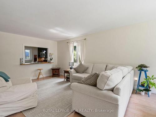 7 Kentucky Ave, Toronto, ON - Indoor Photo Showing Living Room