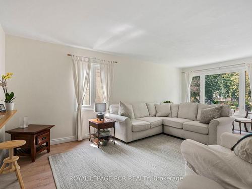 7 Kentucky Ave, Toronto, ON - Indoor Photo Showing Living Room