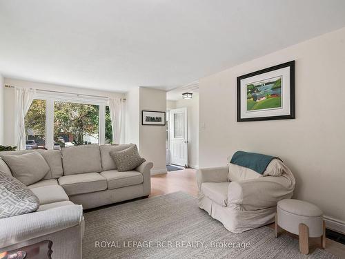 7 Kentucky Ave, Toronto, ON - Indoor Photo Showing Living Room