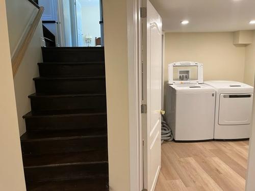 Laundry room - 185 Boul. Simard, Saint-Lambert, QC - Indoor Photo Showing Laundry Room