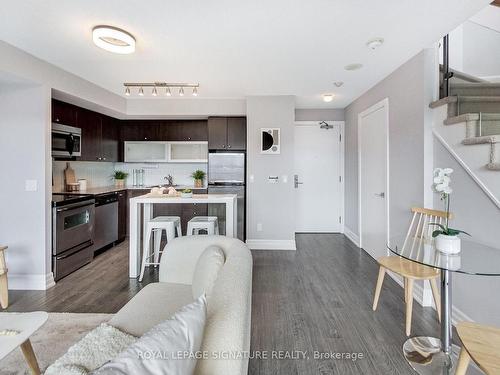 212-100 Western Battery Rd, Toronto, ON - Indoor Photo Showing Kitchen