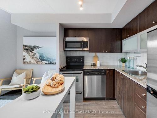 212-100 Western Battery Rd, Toronto, ON - Indoor Photo Showing Kitchen