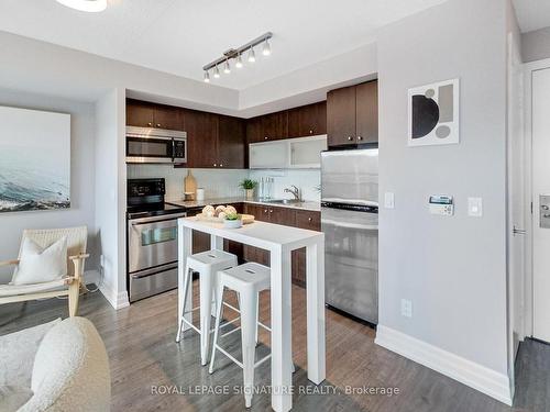 212-100 Western Battery Rd, Toronto, ON - Indoor Photo Showing Kitchen