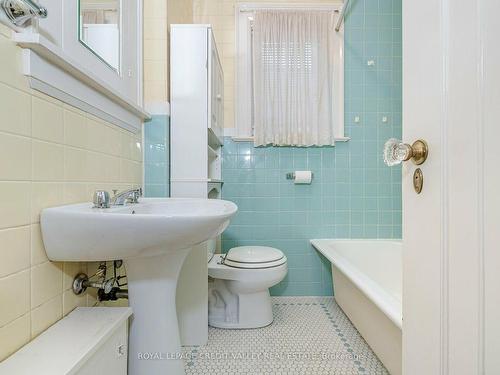 158 Lascelles Blvd, Toronto, ON - Indoor Photo Showing Bathroom